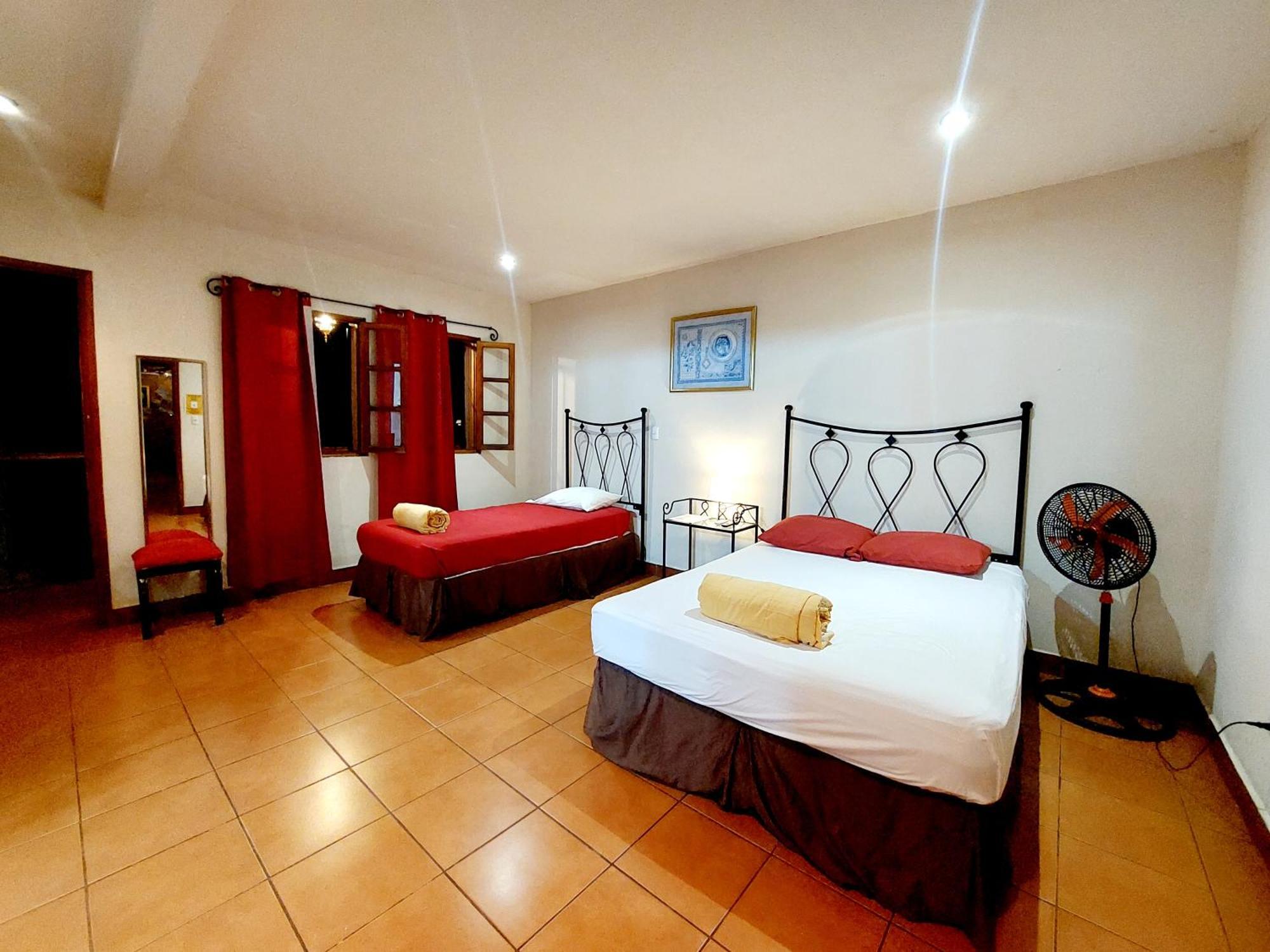 Hostal Lolita'S Boutique กรานาดา ภายนอก รูปภาพ
